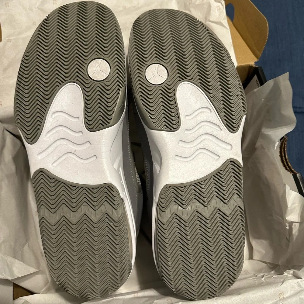 Men's Jordan Max Aura 2 - Picture 3 of 7